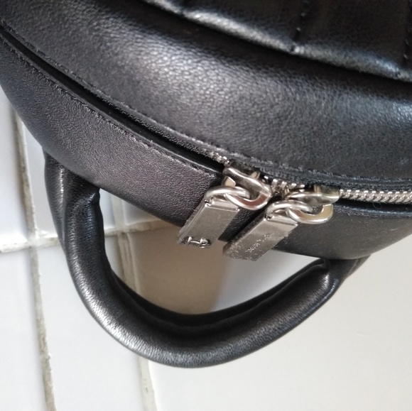 SOLD !!🚨👀Henri Bendel👀🚨 712 backpack - Picture 6 of 8